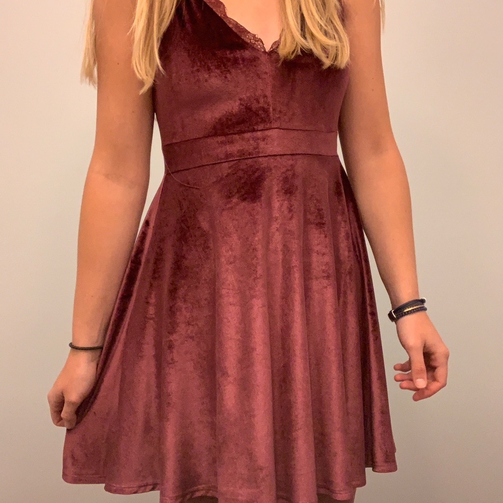 A red mini lulu’s size small dress